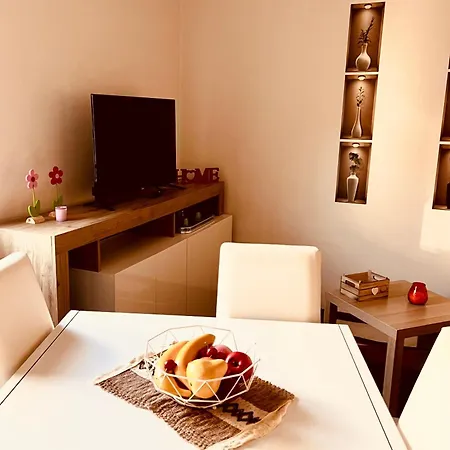 شقة Cristina - Air Conditioning, Garden, Private Parking & Premium Beds