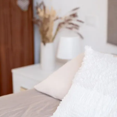 Lejlighed Cristina - Air Conditioning, Garden, Private Parking & Premium Beds *