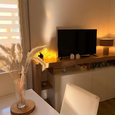 Cristina - Air Conditioning, Garden, Private Parking & Premium Beds